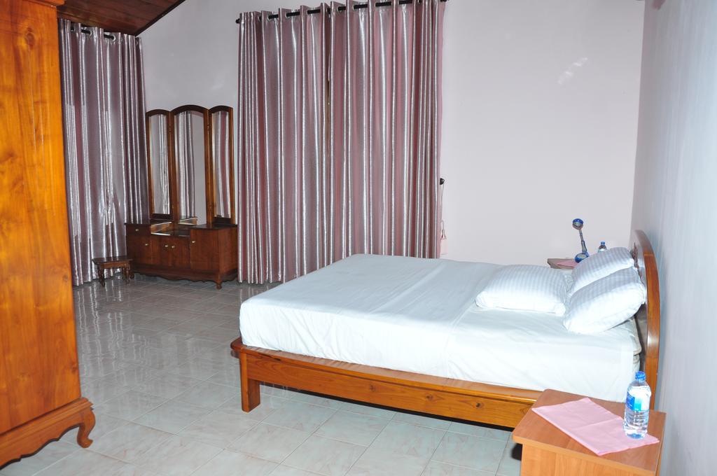 Sugandi Inn Kochchikade Buitenkant foto