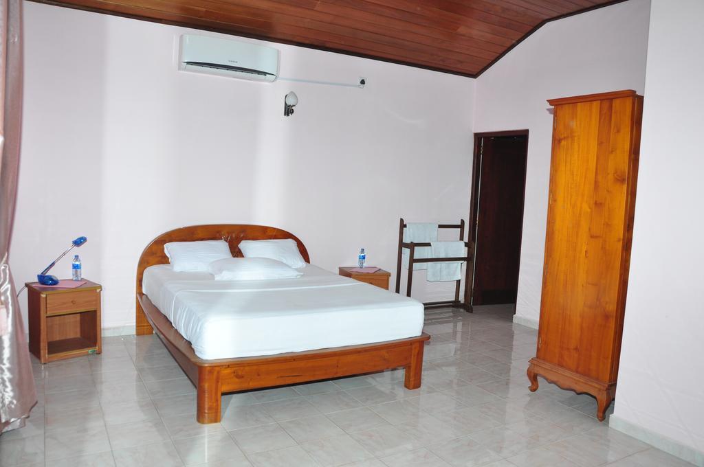 Sugandi Inn Kochchikade Buitenkant foto