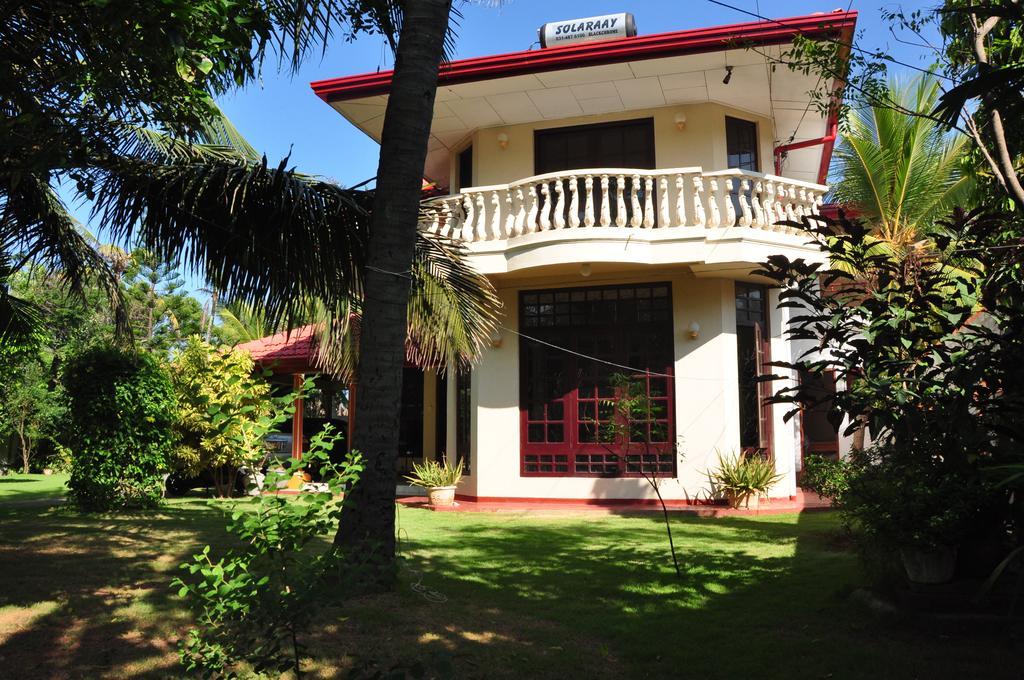 Sugandi Inn Kochchikade Buitenkant foto