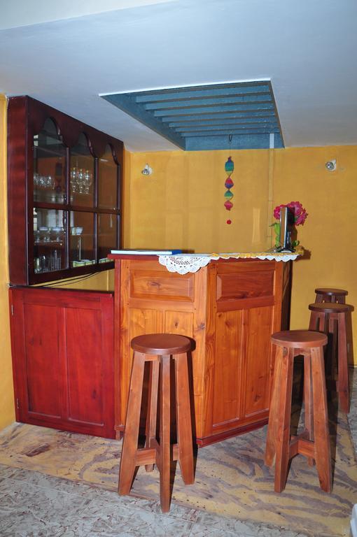 Sugandi Inn Kochchikade Buitenkant foto