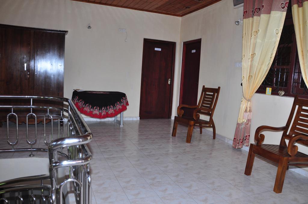 Sugandi Inn Kochchikade Buitenkant foto
