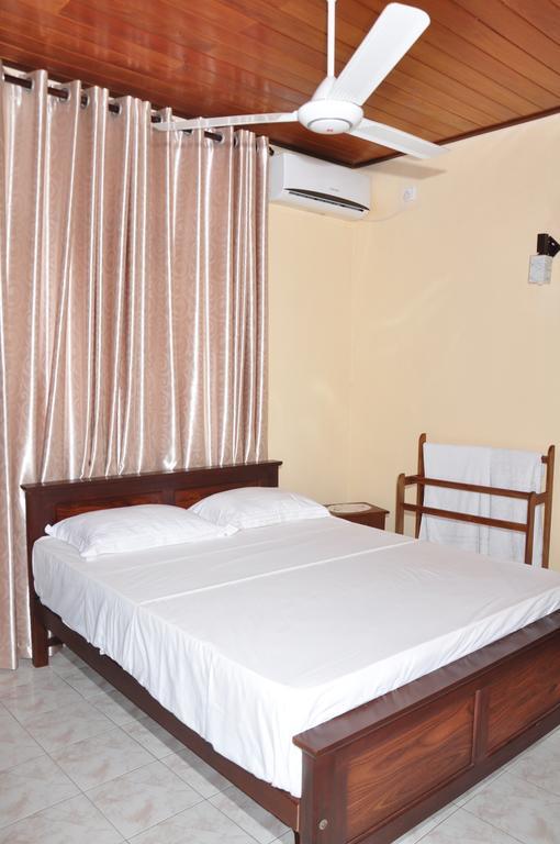 Sugandi Inn Kochchikade Buitenkant foto