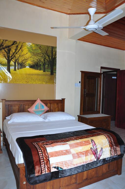 Sugandi Inn Kochchikade Buitenkant foto