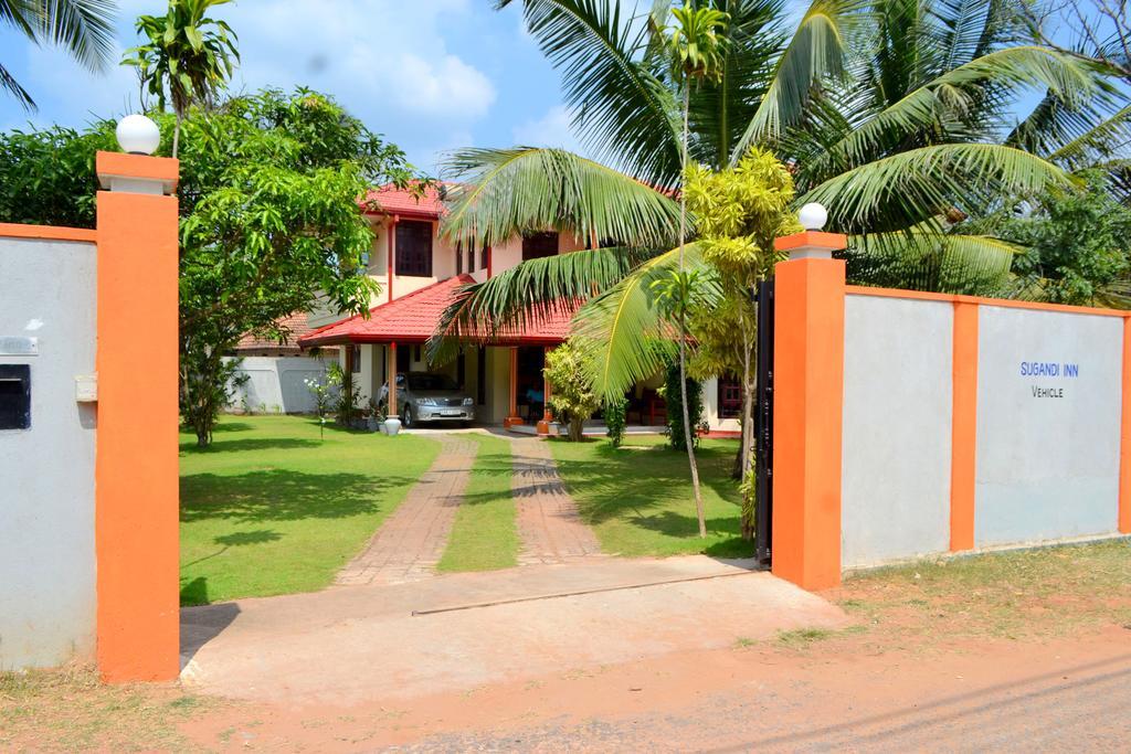 Sugandi Inn Kochchikade Buitenkant foto