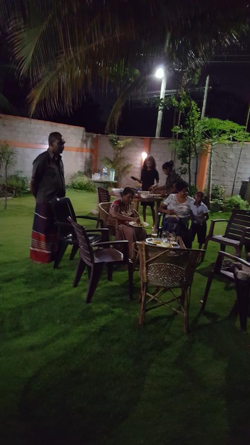 Sugandi Inn Kochchikade Buitenkant foto