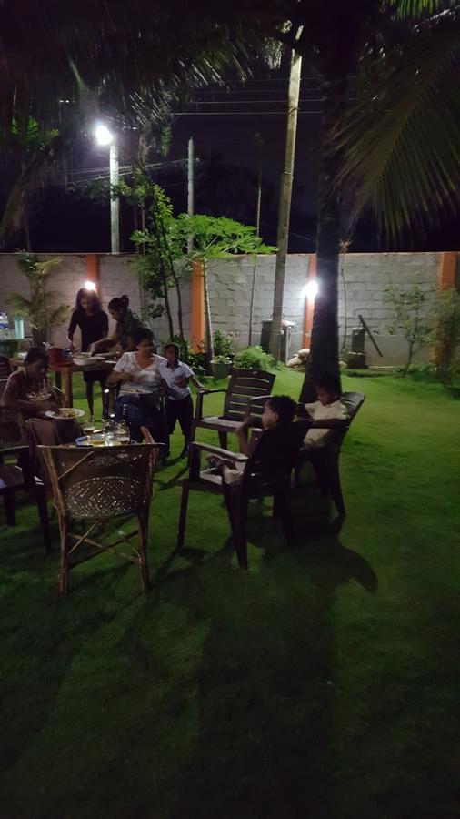 Sugandi Inn Kochchikade Buitenkant foto