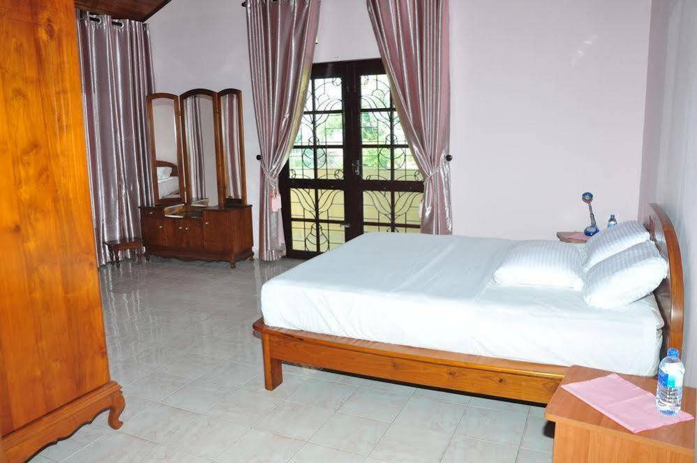 Sugandi Inn Kochchikade Buitenkant foto
