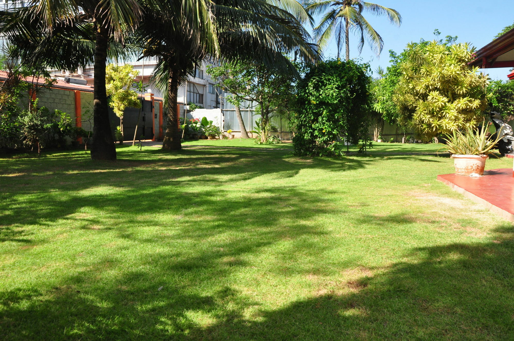 Sugandi Inn Kochchikade Buitenkant foto