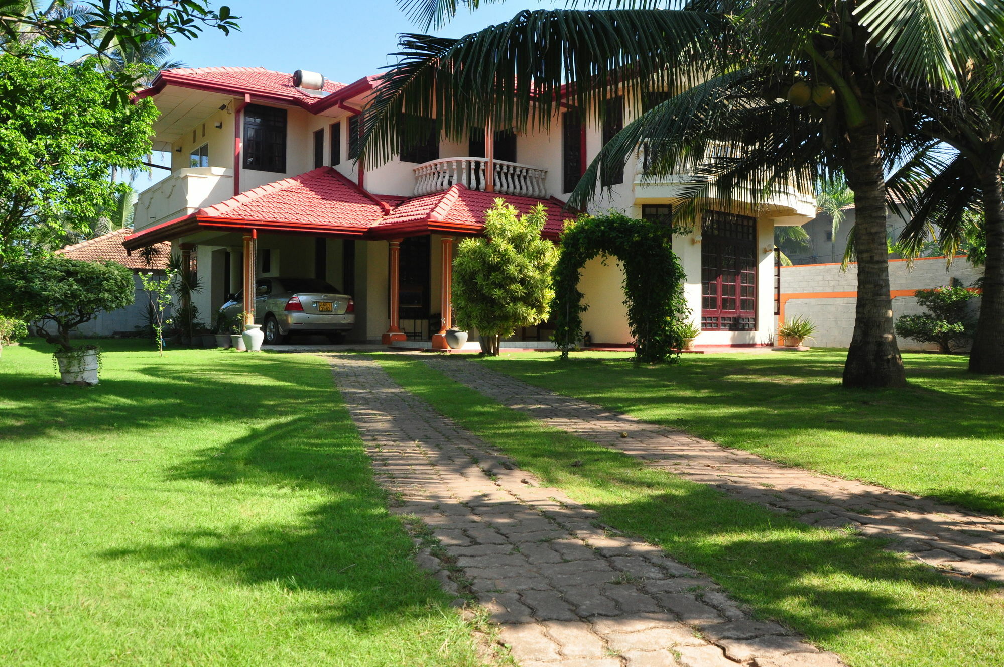 Sugandi Inn Kochchikade Buitenkant foto