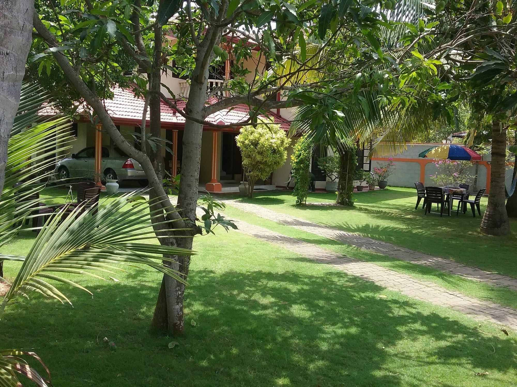 Sugandi Inn Kochchikade Buitenkant foto